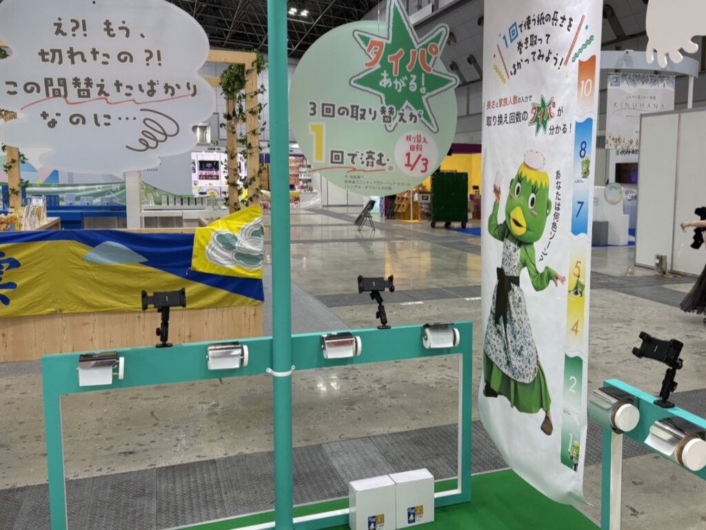 「3倍長持ちロール」の長持ちシミュレーターが6台並んでいる様子